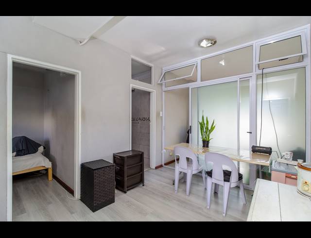 1 BEDROOM APARTMENT FOR SALE IN RONDEBOSCH